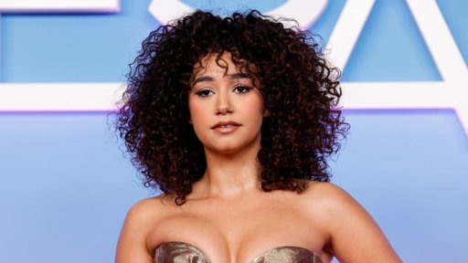 Léna Situations frappe un grand coup en invitant Rihanna dans son podcast