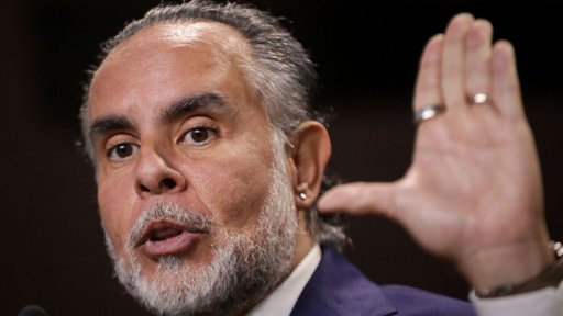 Ministro Benedetti, entre denuncias de amenazas y cuestionamientos por mansión y contratos