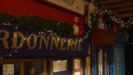 Le marché de Noël de Janvry s'offre une nouvelle popularité grâce aux anciens décors du Parc Astérix