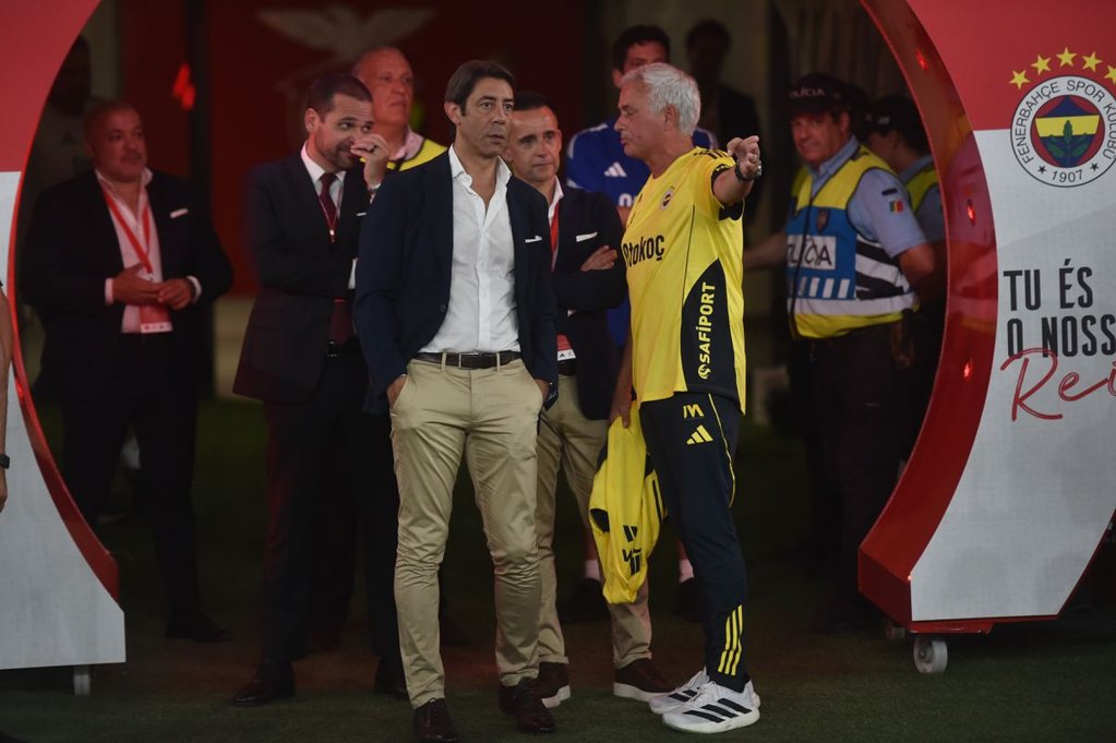 Fenerbahçe de Mourinho prepara-se para embate decisivo com o Feyenoord