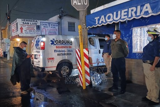 Hombre fallece en la vía pública en Matamoros; investigan si fue por una caída
