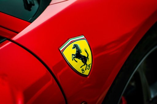 Ferrari adere aos pagamentos em criptomoedas e prepara lançamento de 'token' digital
