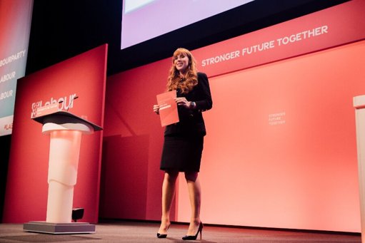 Crise no Governo Britânico e Remodelação Ministerial