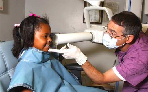 Sindicato dos Médicos Dentistas Denuncia Campanha que "Banaliza o Ato Clínico"